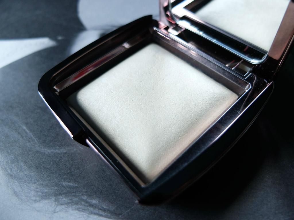 Hourglass Ambient Lighting powder Diffused Light