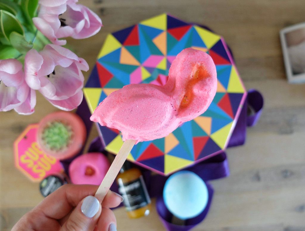 Lush Cosmetics Sugar Sugar gift set Pink Flamingo bubble bar