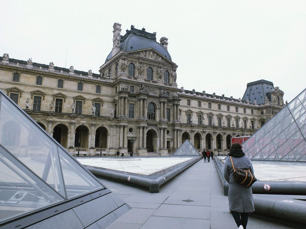 modestmixblog Louvre square Paris